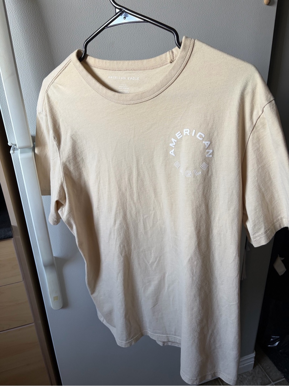 Men’s L/G American Eagle Tan Tee (like new)